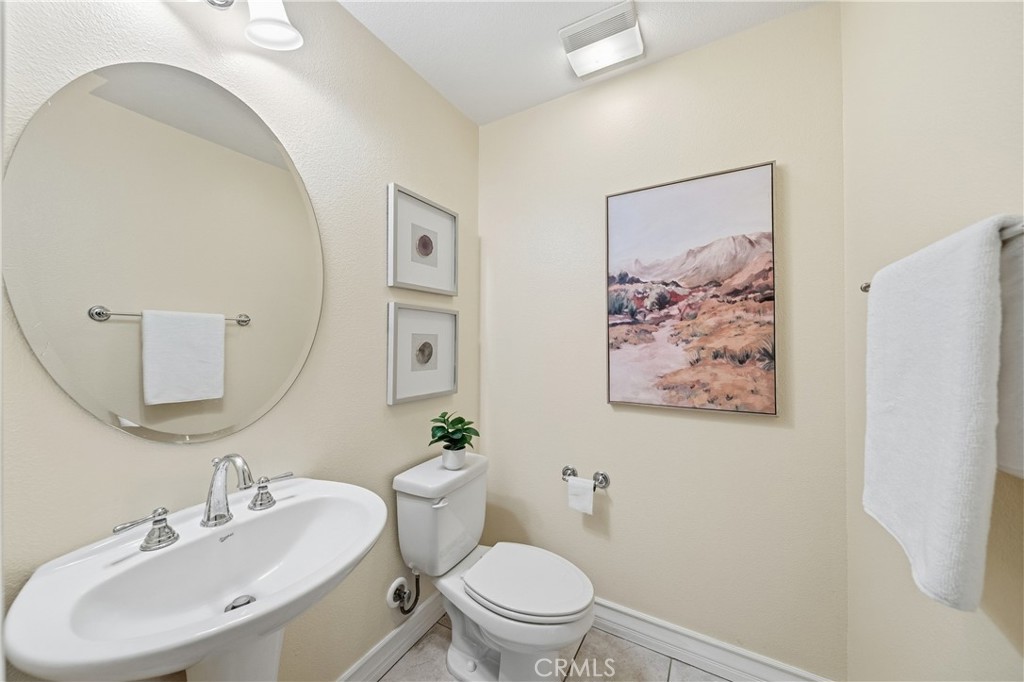 123 Chantilly Irvine, CA 92620 - Photo 14 of 31 a bathroom with a toilet sink and mirror
