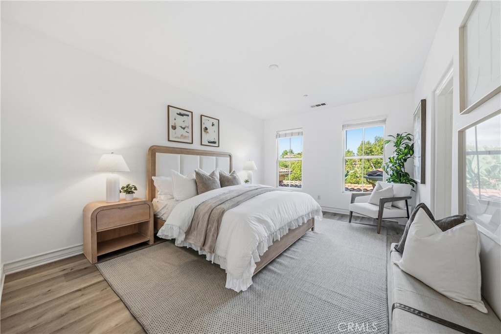 123 Chantilly Irvine, CA 92620 - Photo 16 of 31 a spacious bedroom with a bed and a couch