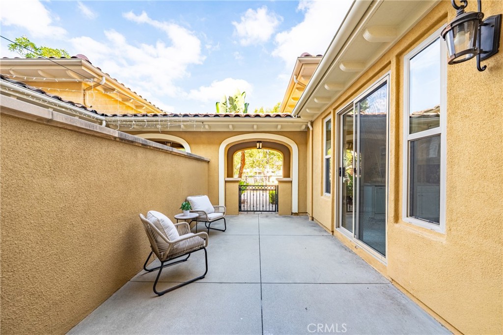 123 Chantilly Irvine, CA 92620 - Photo 25 of 31 a building outdoor space with patio furniture
