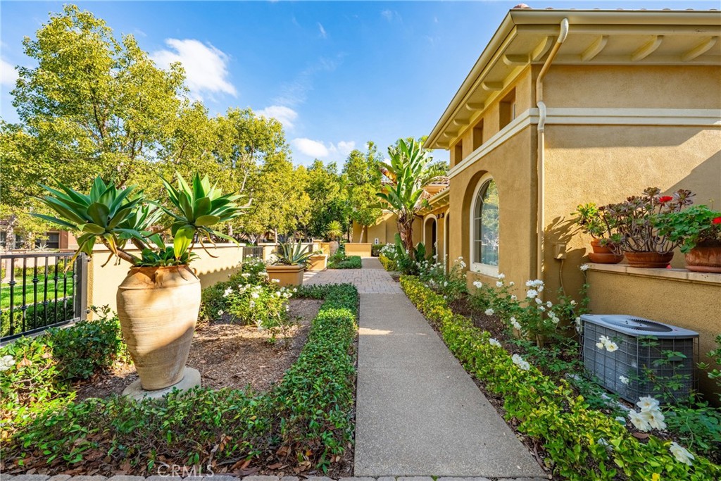 123 Chantilly Irvine, CA 92620 - Photo 30 of 31 a view of a garden with pathway