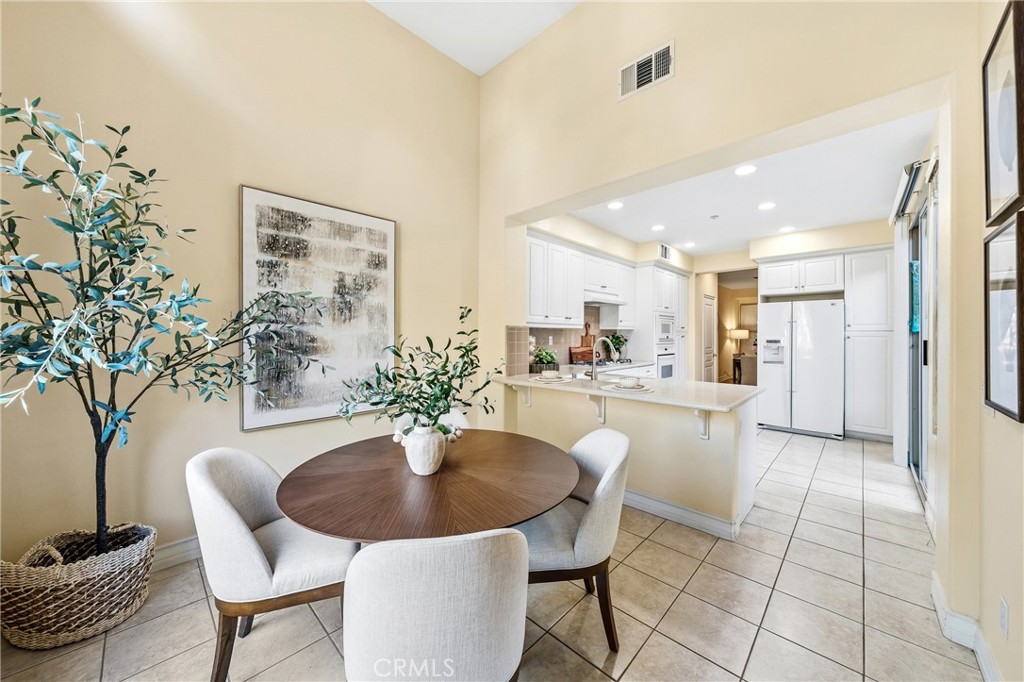 123 Chantilly Irvine, CA 92620 - Photo 3 of 31 a dining room with furniture and a potted plant