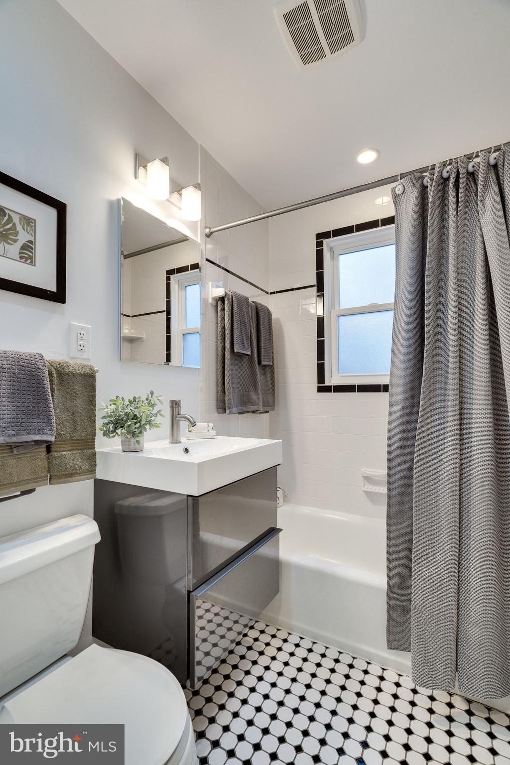 33 East Reed Avenue Alexandria, VA 22305 - Photo 17 of 43 Updated Bathroom