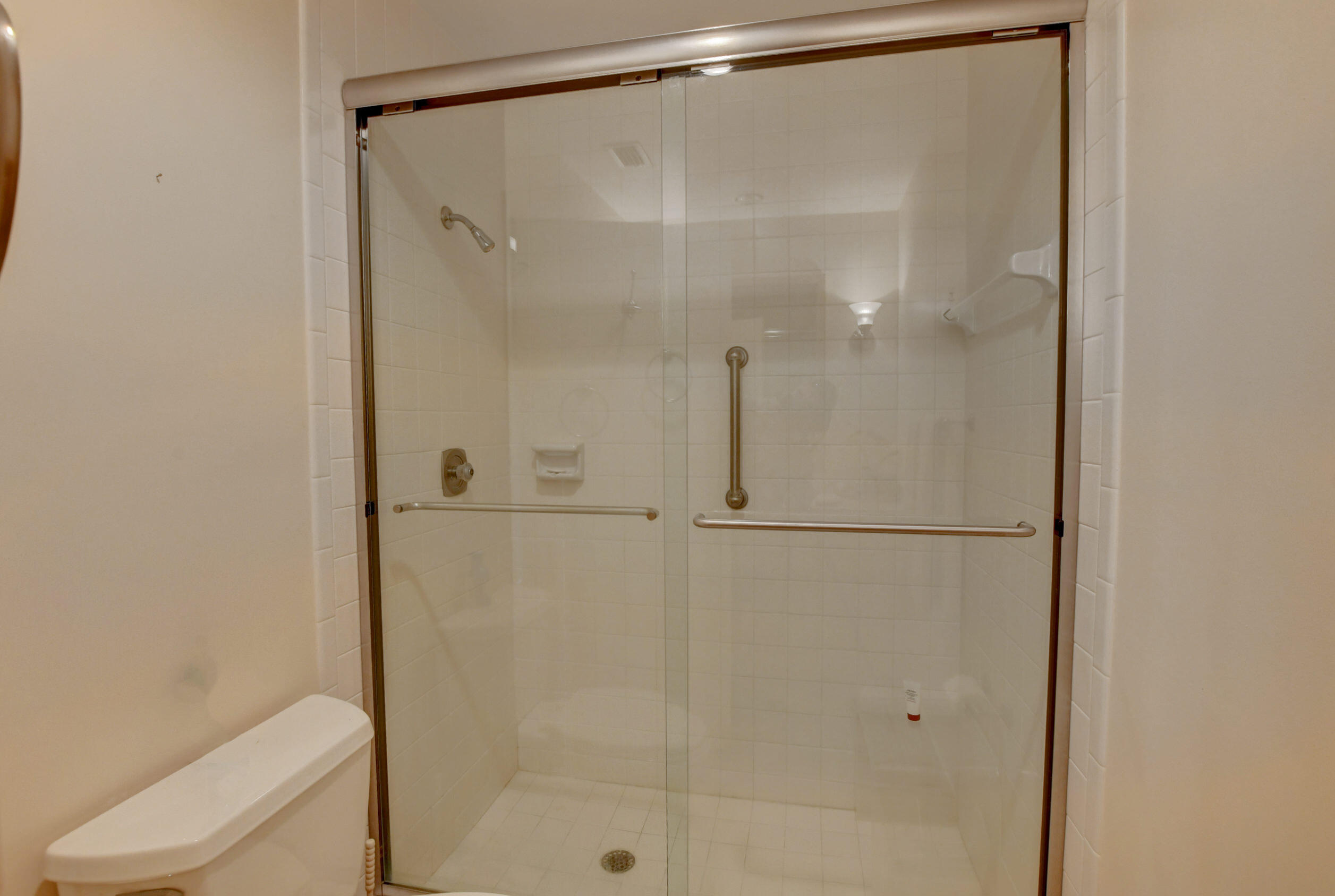 7759 Lakeside Boulevard, Unit 806 Boca Raton, FL 33434 - Photo 34 of 95 Bathroom 2