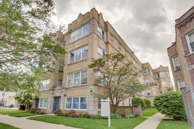 4660 North Spaulding Avenue, Unit 3 Chicago, IL 60625 - Photo 1 of 29 a view of a building with a yard