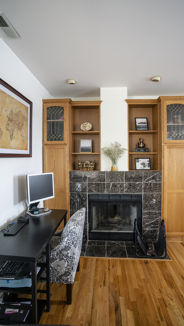 4660 North Spaulding Avenue, Unit 3 Chicago, IL 60625 - Photo 11 of 29 a view of a workspace with furniture