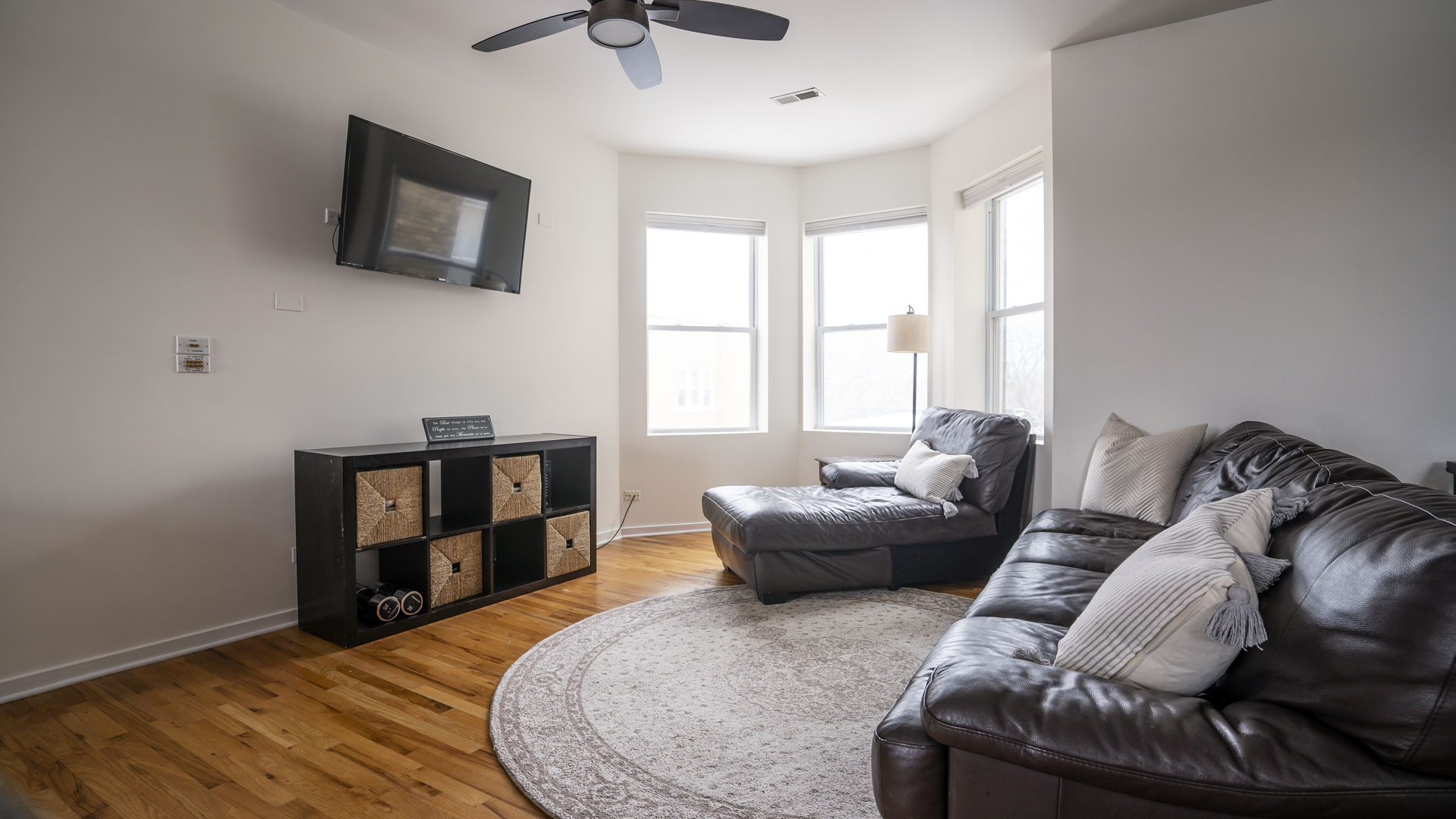 4660 North Spaulding Avenue, Unit 3 Chicago, IL 60625 - Photo 13 of 29 a living room with furniture and a flat screen tv