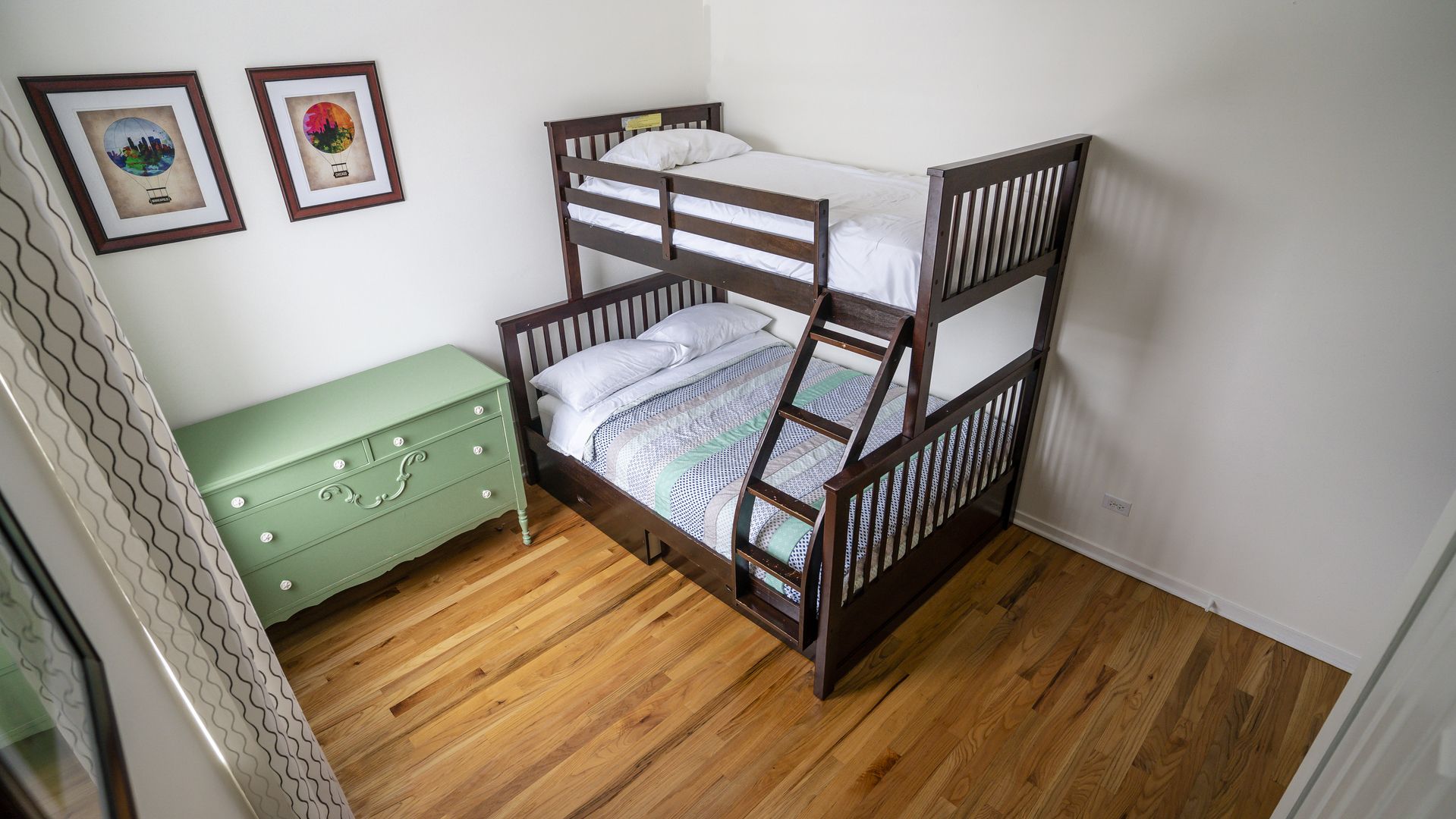 4660 North Spaulding Avenue, Unit 3 Chicago, IL 60625 - Photo 16 of 29 a view of a hallway with a bed