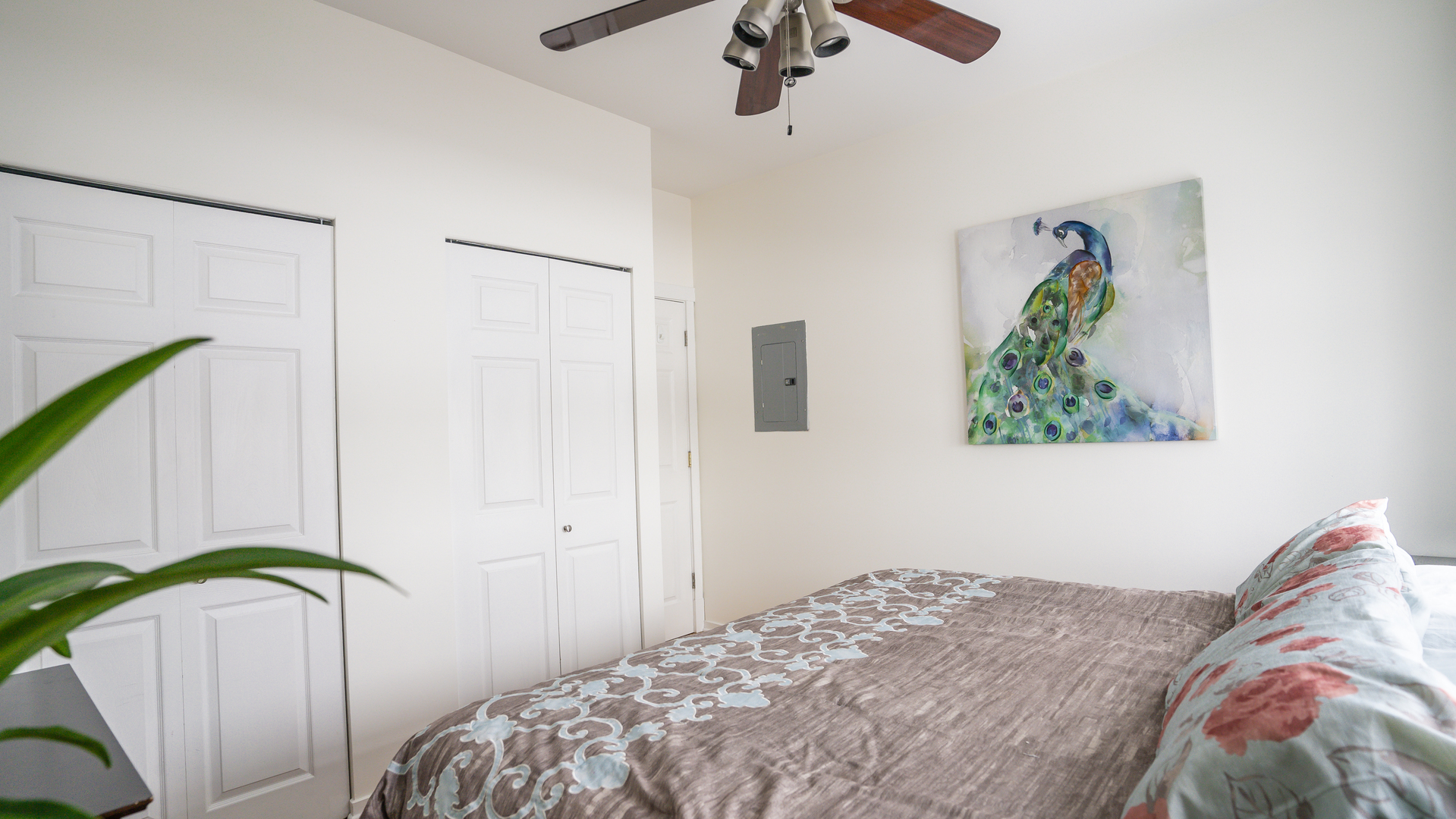 4660 North Spaulding Avenue, Unit 3 Chicago, IL 60625 - Photo 17 of 29 a bedroom with a bed and a painting on the wall