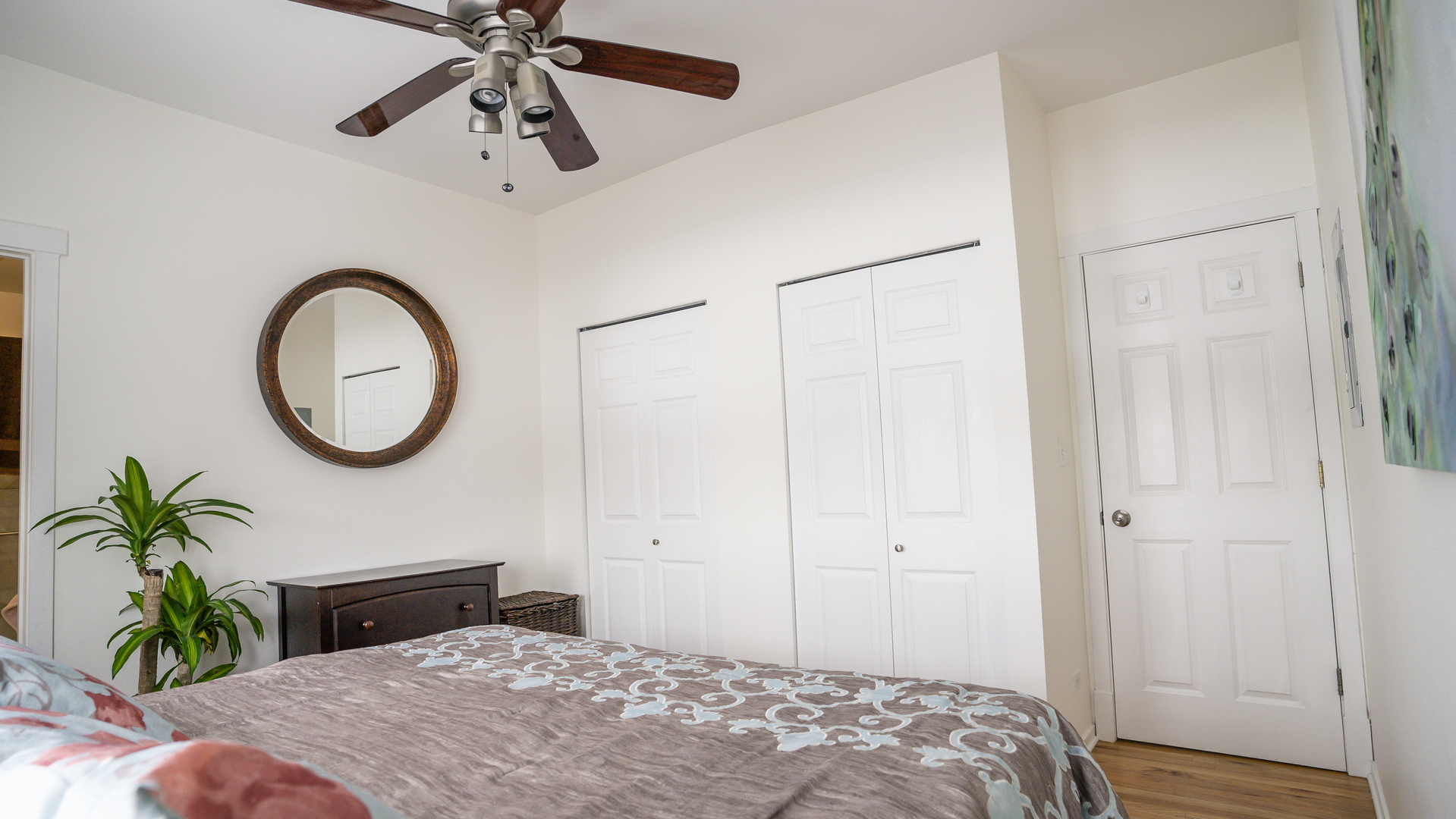 4660 North Spaulding Avenue, Unit 3 Chicago, IL 60625 - Photo 19 of 29 a bedroom with a bed and a potted plant