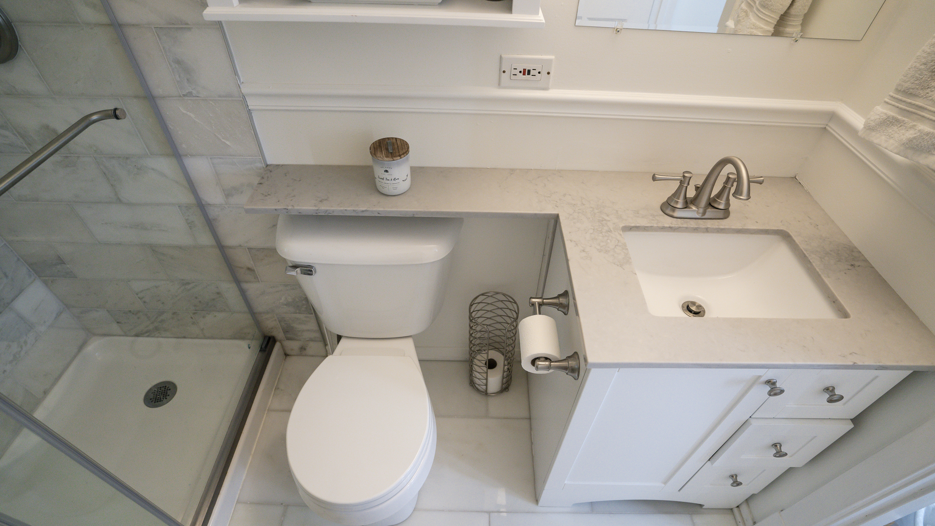 4660 North Spaulding Avenue, Unit 3 Chicago, IL 60625 - Photo 24 of 29 a bathroom with a sink and a toilet