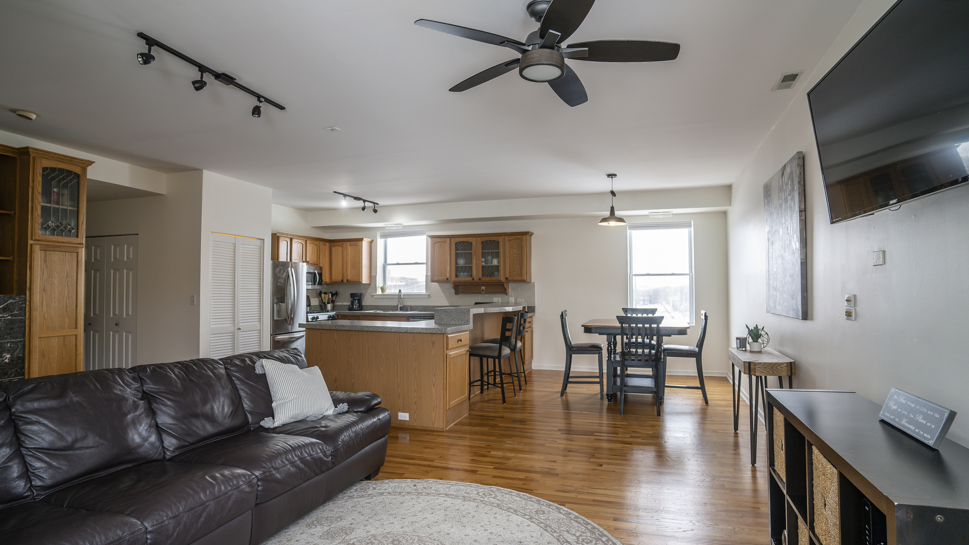 4660 North Spaulding Avenue, Unit 3 Chicago, IL 60625 - Photo 9 of 29 a living room with furniture and a wooden floor