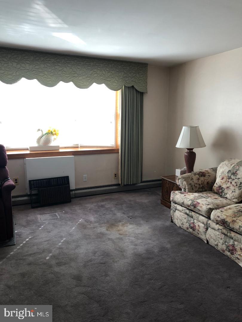 12014 Covert Road Philadelphia, PA 19154 - Photo 3 of 15 Living Room