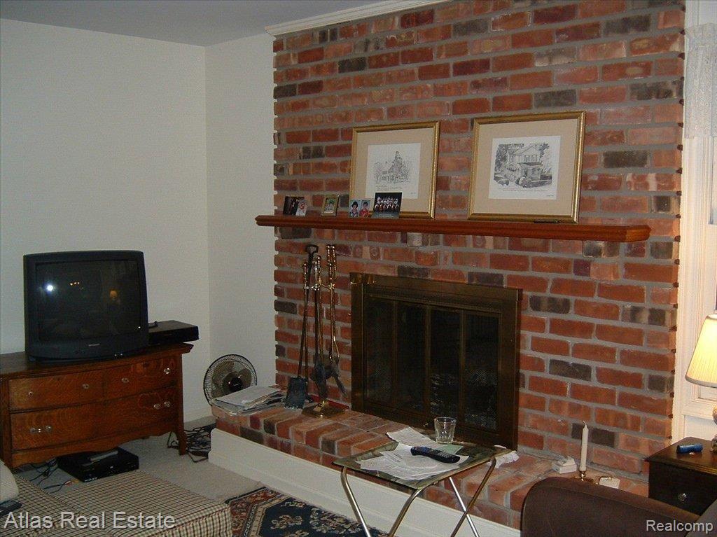9267 Green Road Goodrich, MI 48438 - Photo 2 of 5 Green 9267 living
