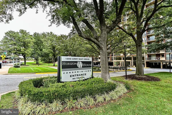 $2,200 | 1300 Army Navy Drive, Unit 425, Arlington, VA 22202
