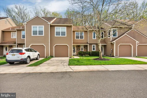 $364,900 | 410 Jamestown Court, Mount Laurel, NJ 08054