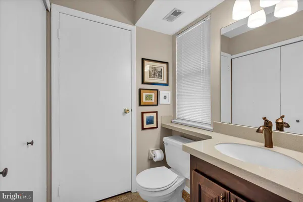 $364,900 | 410 Jamestown Court, Mount Laurel, NJ 08054