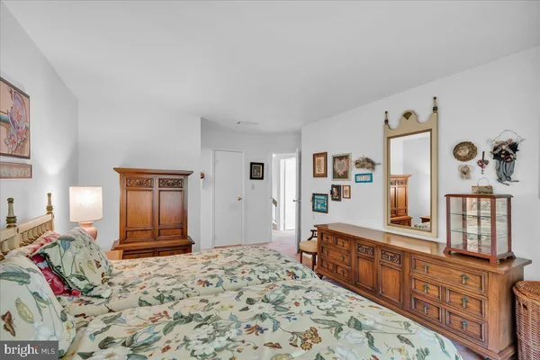 $364,900 | 410 Jamestown Court, Mount Laurel, NJ 08054