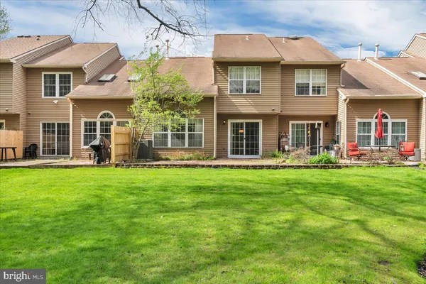 $364,900 | 410 Jamestown Court, Mount Laurel, NJ 08054