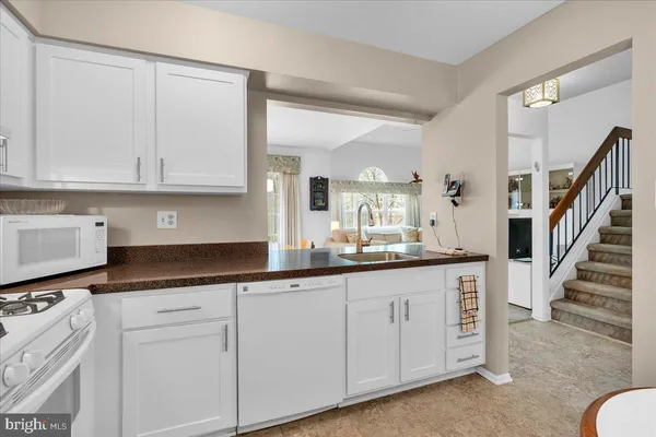 $364,900 | 410 Jamestown Court, Mount Laurel, NJ 08054
