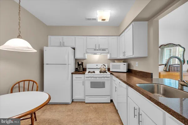 $364,900 | 410 Jamestown Court, Mount Laurel, NJ 08054