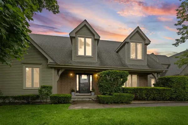 $850,000 | 16 Old Barn Road, Hawthorn Woods, IL 60047