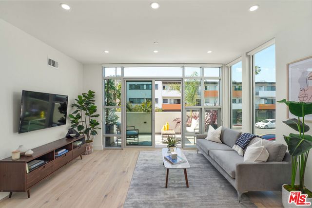 $4,995 | 8210 Fountain Avenue, Unit 102, West Hollywood, CA 90046