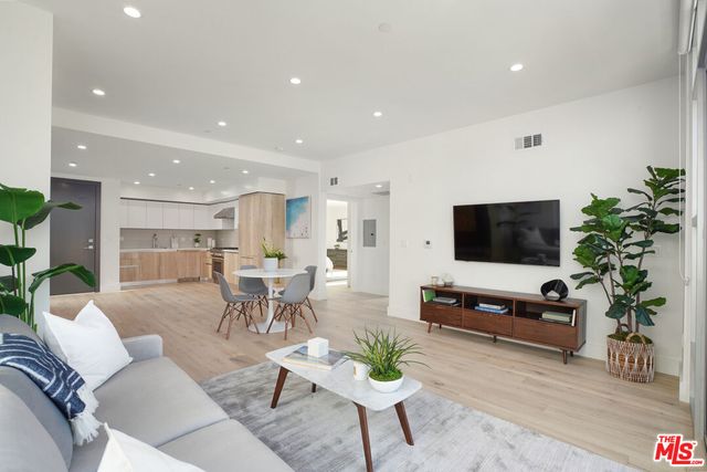 $4,995 | 8210 Fountain Avenue, Unit 102, West Hollywood, CA 90046