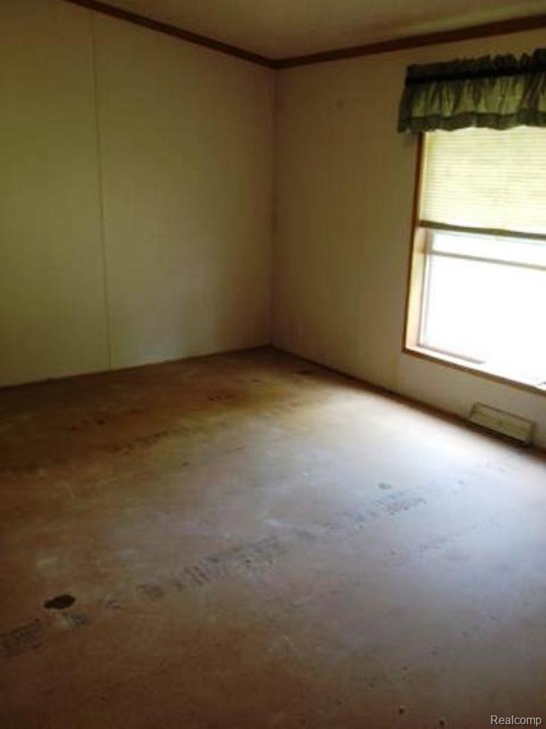 39 South Trumbull Road Bay City, MI 48708 - Photo 8 of 14 9.jpg