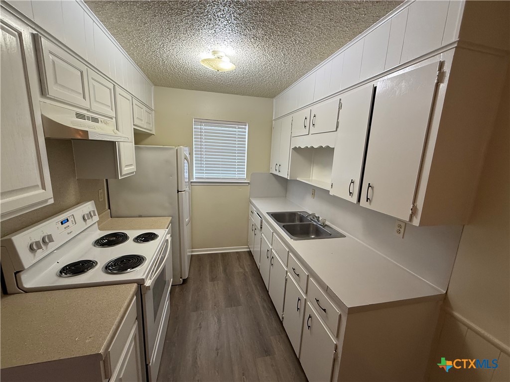 2902 Lake Road, Unit 5 Killeen, TX 76543 - Photo 4 of 5 a kitchen that has a sink a stove and a refrigerator