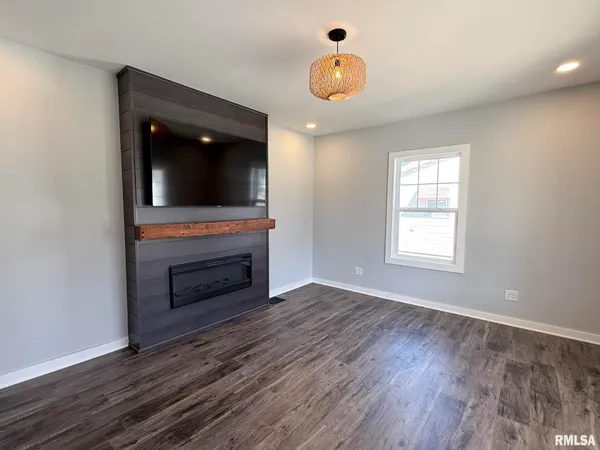 $159,900 | 696 North Academy Street, Galesburg, IL 61401