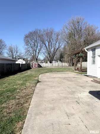 $159,900 | 696 North Academy Street, Galesburg, IL 61401