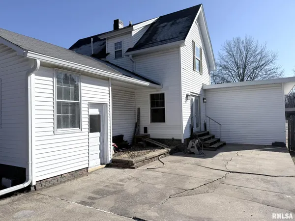 $159,900 | 696 North Academy Street, Galesburg, IL 61401