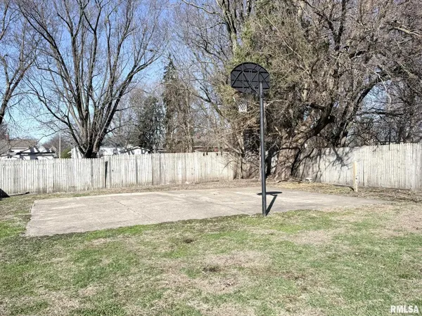 $159,900 | 696 North Academy Street, Galesburg, IL 61401