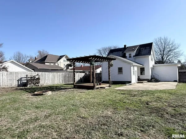 $159,900 | 696 North Academy Street, Galesburg, IL 61401