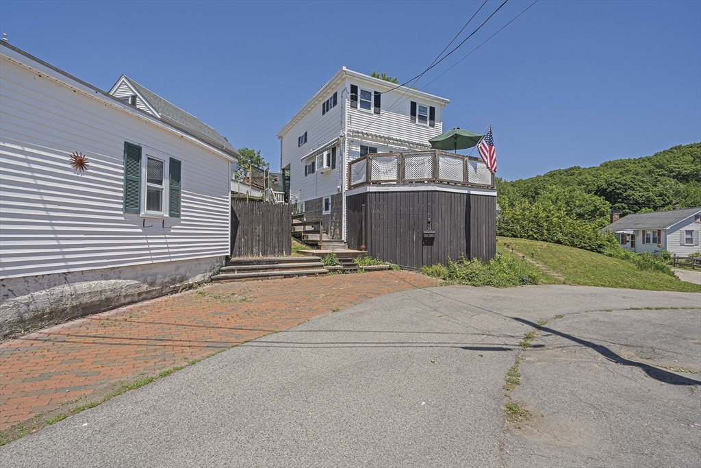 16 Pequot Road Weymouth, MA 02191 - Photo 4 of 36