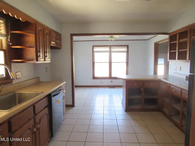 $150,000 | 616 West Old Highway, Holly Springs, MS 38635