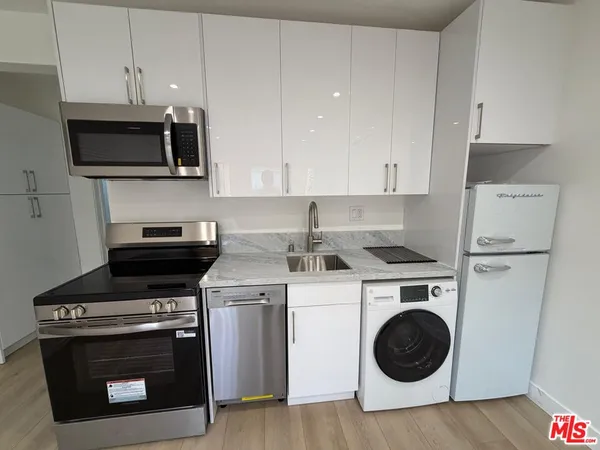 $1,995 | 3744 Westwood Boulevard, Unit 7, Los Angeles, CA 90034