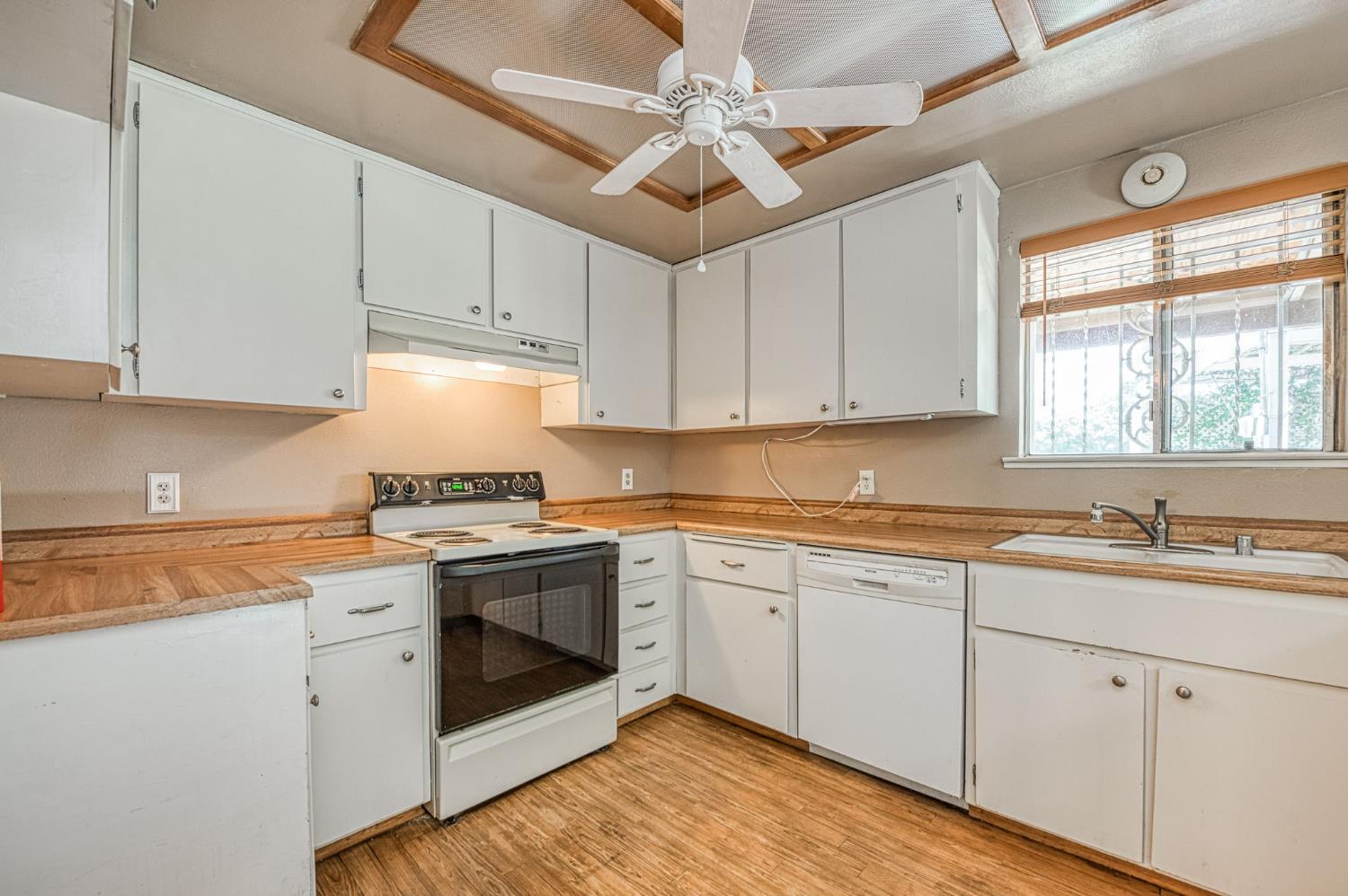 491 West Indianapolis Avenue Clovis, CA 93612 - Photo 12 of 32 a kitchen with a stove sink and cabinets