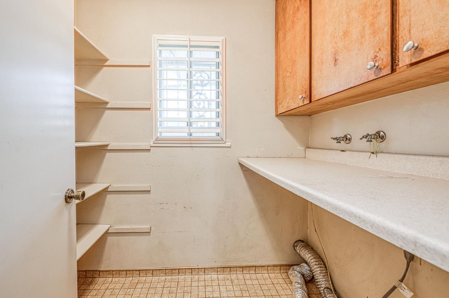 491 West Indianapolis Avenue Clovis, CA 93612 - Photo 19 of 32 a bathroom with a sink and a vanity