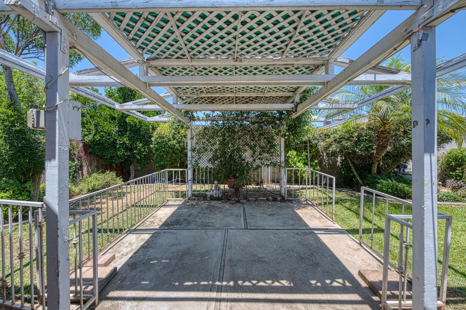 491 West Indianapolis Avenue Clovis, CA 93612 - Photo 23 of 32 a view of swimming pool with a patio