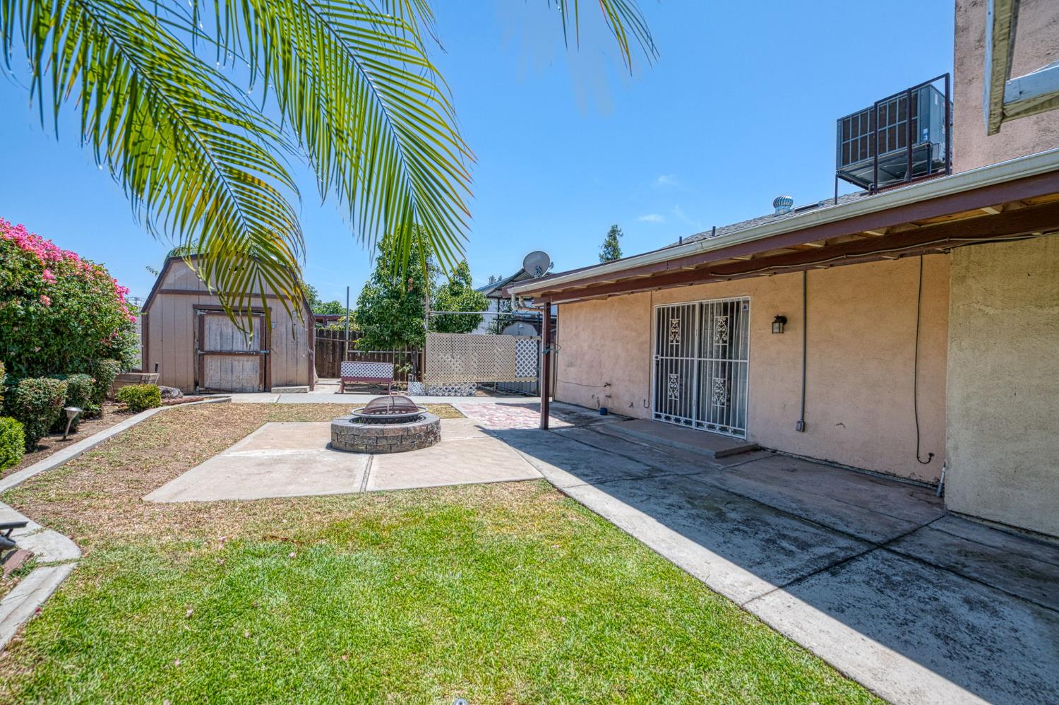 491 West Indianapolis Avenue Clovis, CA 93612 - Photo 27 of 32 a view of a backyard with a house