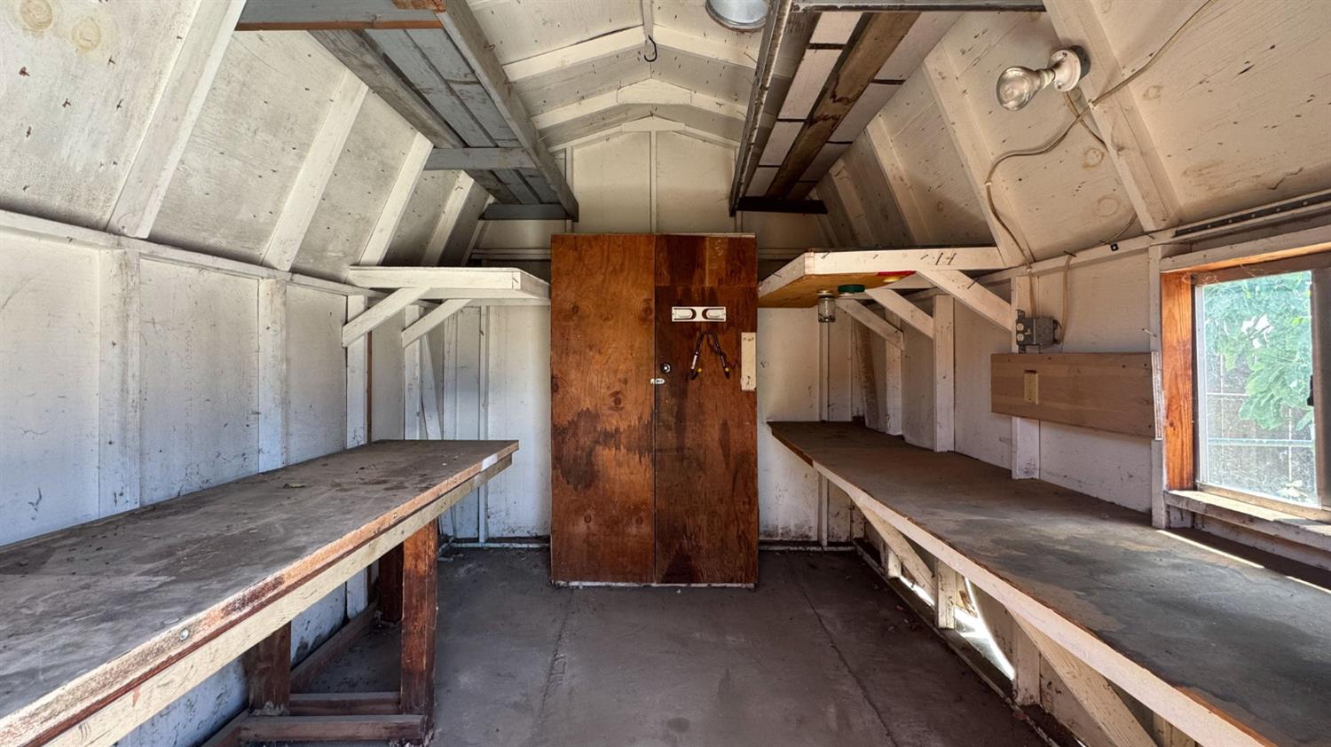 491 West Indianapolis Avenue Clovis, CA 93612 - Photo 29 of 32 a view of utility room