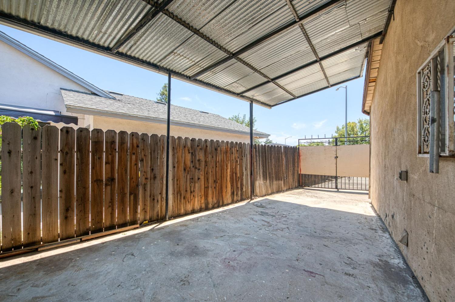 491 West Indianapolis Avenue Clovis, CA 93612 - Photo 32 of 32 a view of a backyard