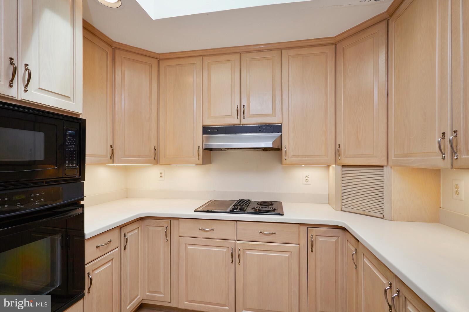 8300 Kingsgate Road Potomac, MD 20854 - Photo 14 of 51 Kitchen