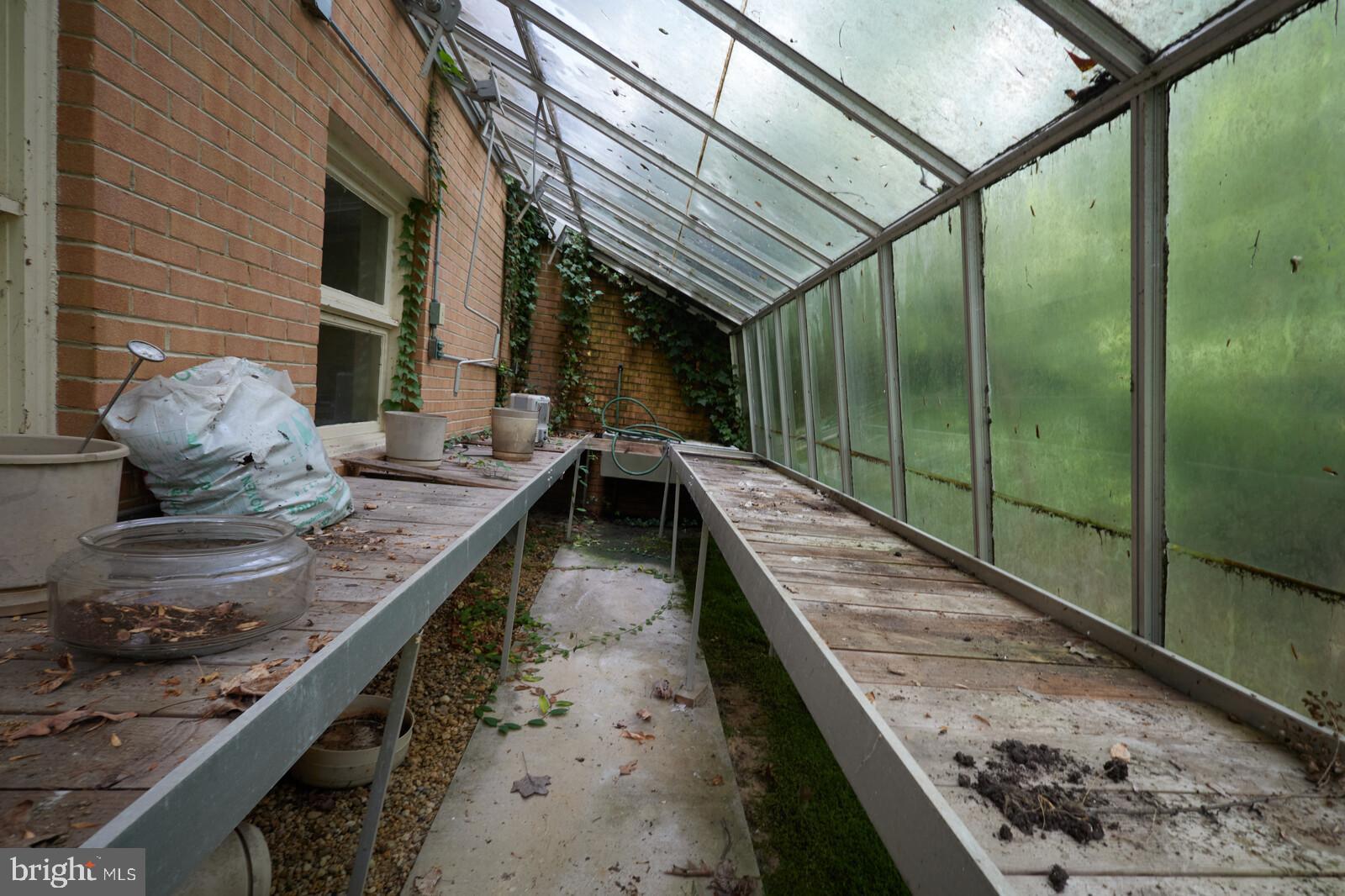 8300 Kingsgate Road Potomac, MD 20854 - Photo 40 of 51 Greenhouse