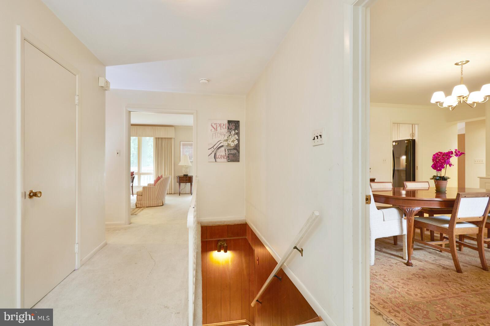 8300 Kingsgate Road Potomac, MD 20854 - Photo 4 of 51 Foyer