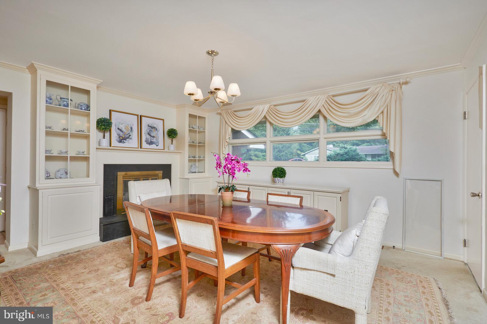 8300 Kingsgate Road Potomac, MD 20854 - Photo 5 of 51 Large Dining Room