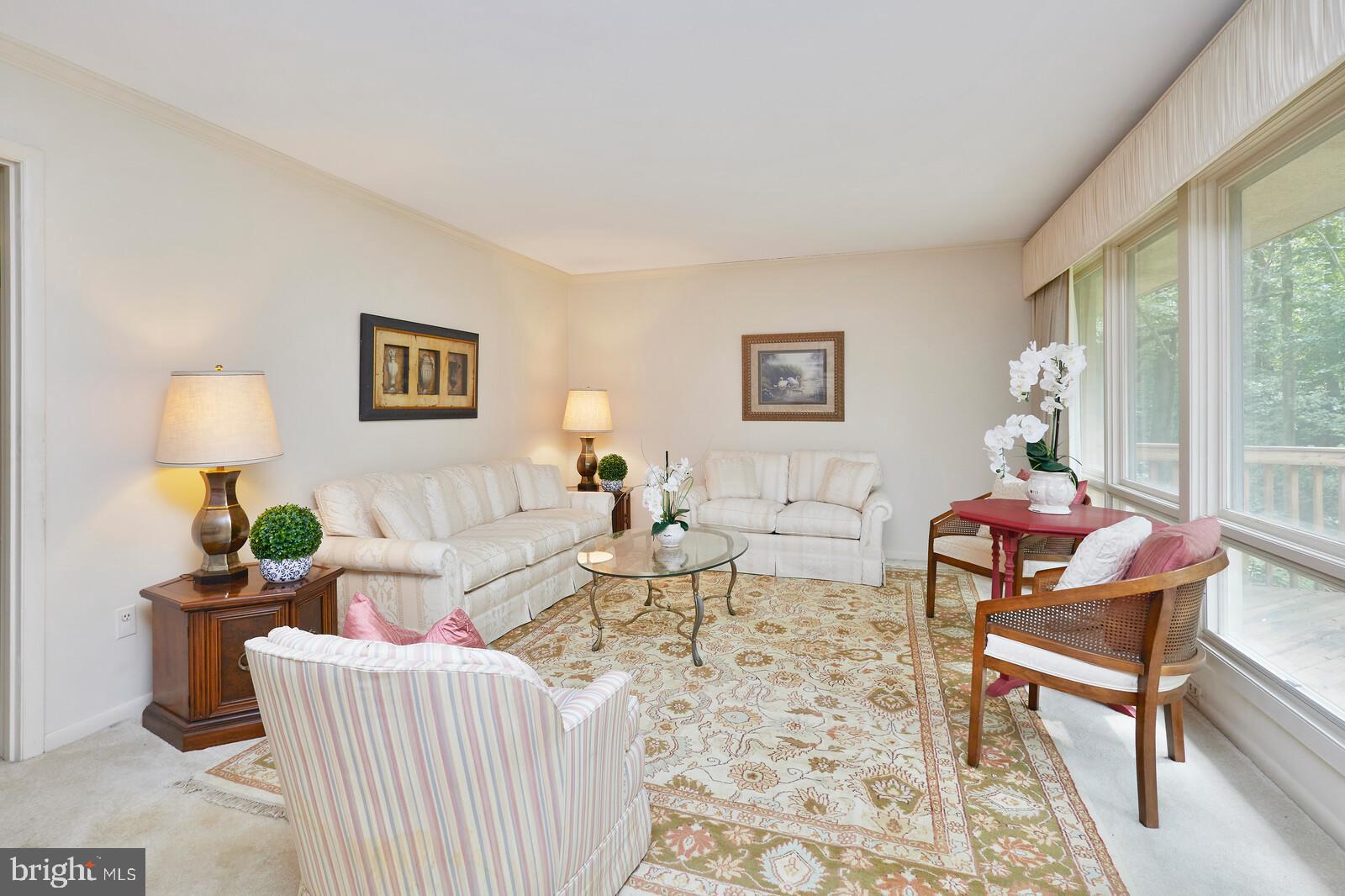 8300 Kingsgate Road Potomac, MD 20854 - Photo 7 of 51 Living Room