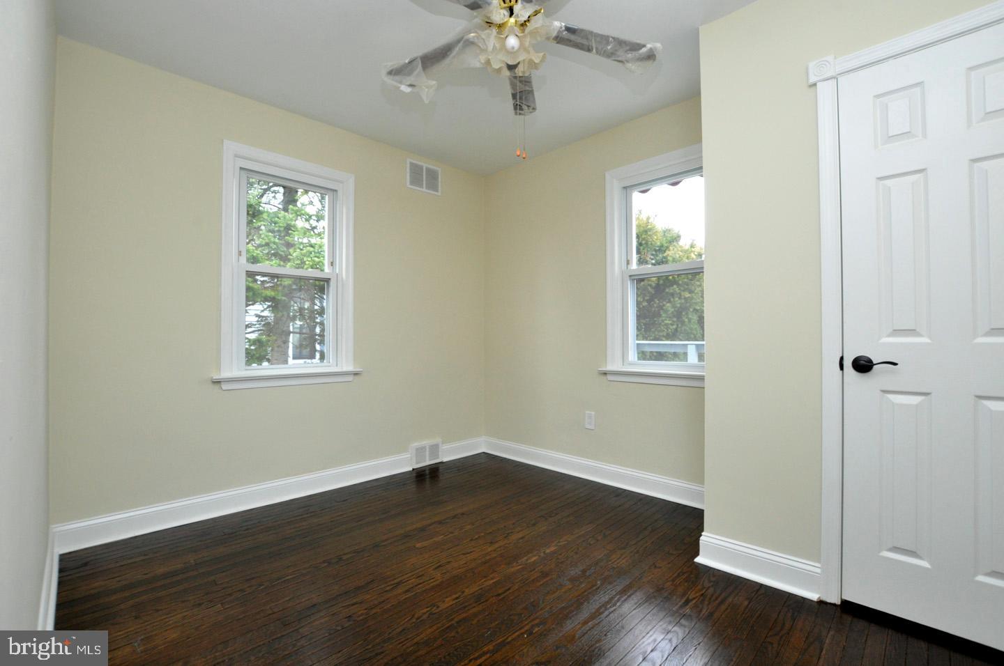 507 Howard Street Riverside, NJ 08075 - Photo 8 of 22