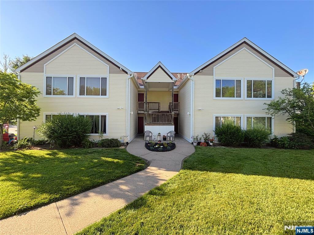 135 Falcon Ridge Way North Hamburg, NJ 07419 - Photo 2 of 9